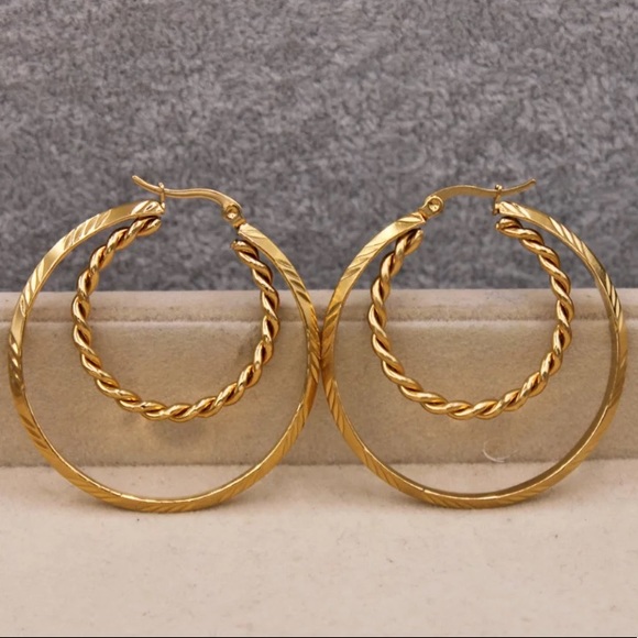 Gold plated hoop earrings - Picture 3 of 3